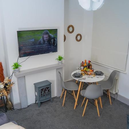 The Highfield Villa, 5 Bedrooms, Northampton Centre, Sleeps 10 ภายนอก รูปภาพ