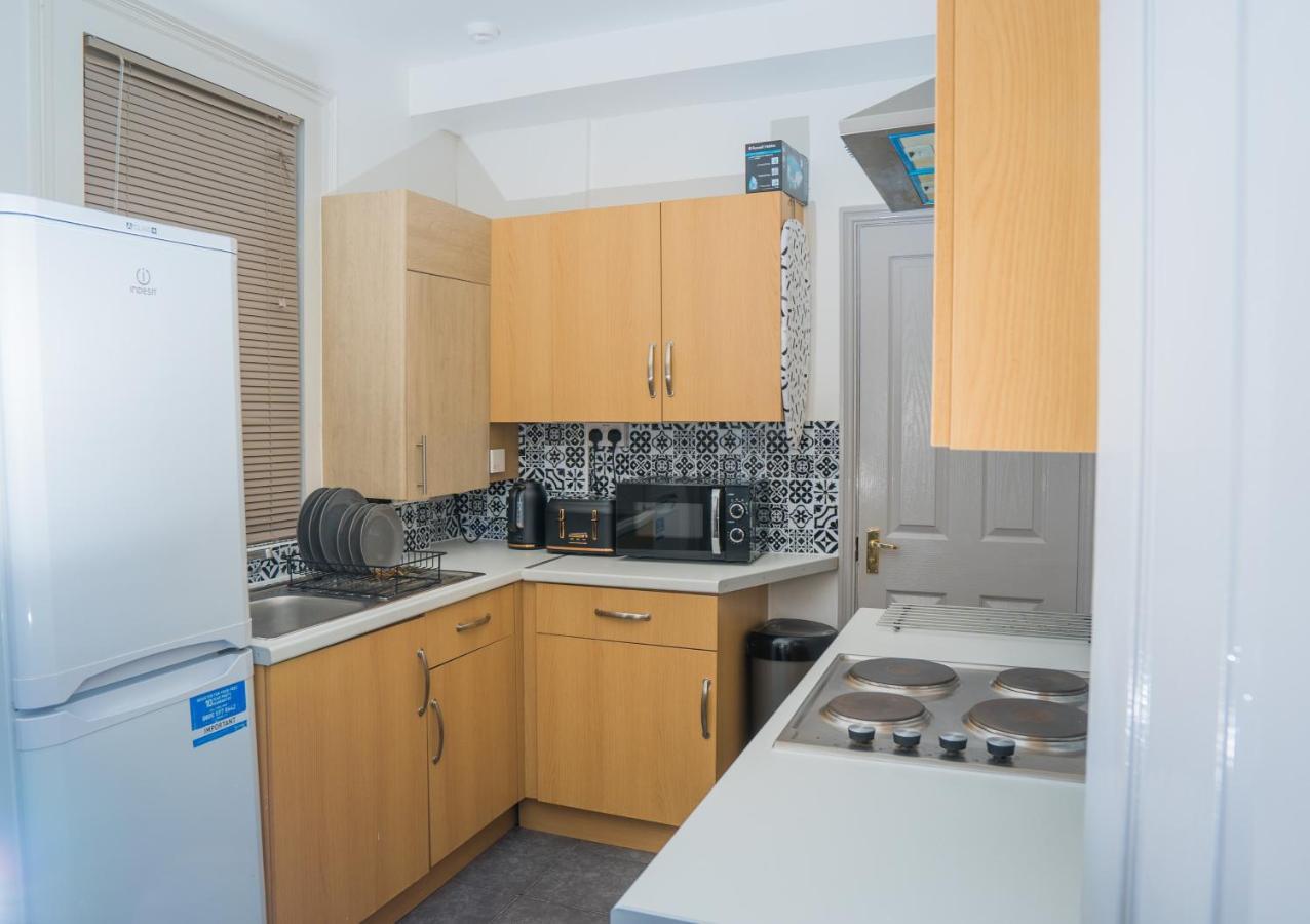 The Highfield Villa, 5 Bedrooms, Northampton Centre, Sleeps 10 ภายนอก รูปภาพ