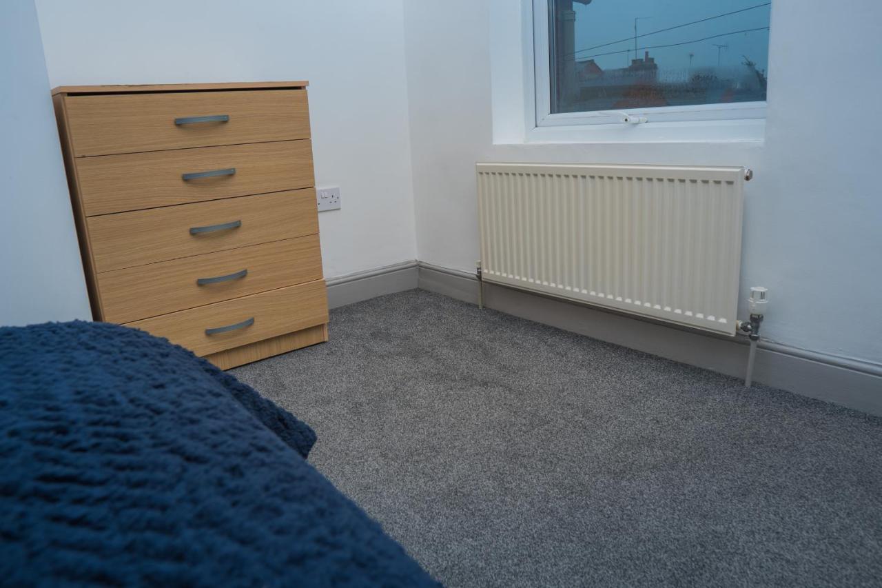 The Highfield Villa, 5 Bedrooms, Northampton Centre, Sleeps 10 ภายนอก รูปภาพ