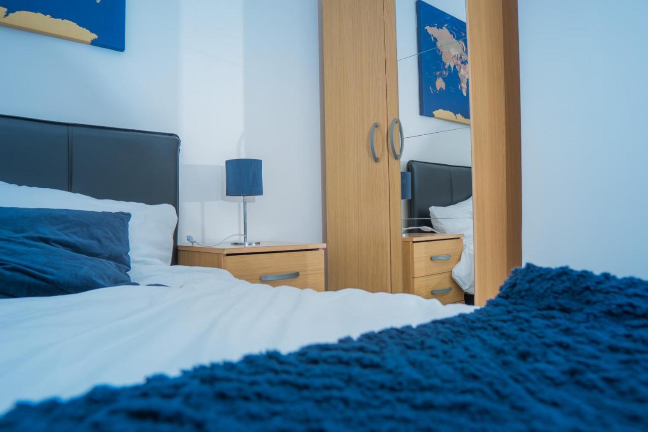 The Highfield Villa, 5 Bedrooms, Northampton Centre, Sleeps 10 ภายนอก รูปภาพ
