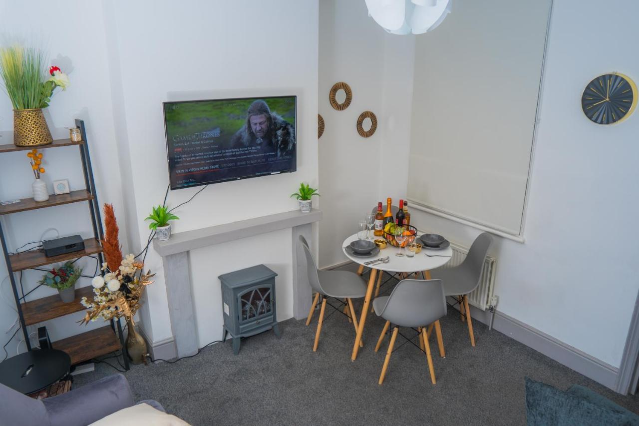The Highfield Villa, 5 Bedrooms, Northampton Centre, Sleeps 10 ภายนอก รูปภาพ