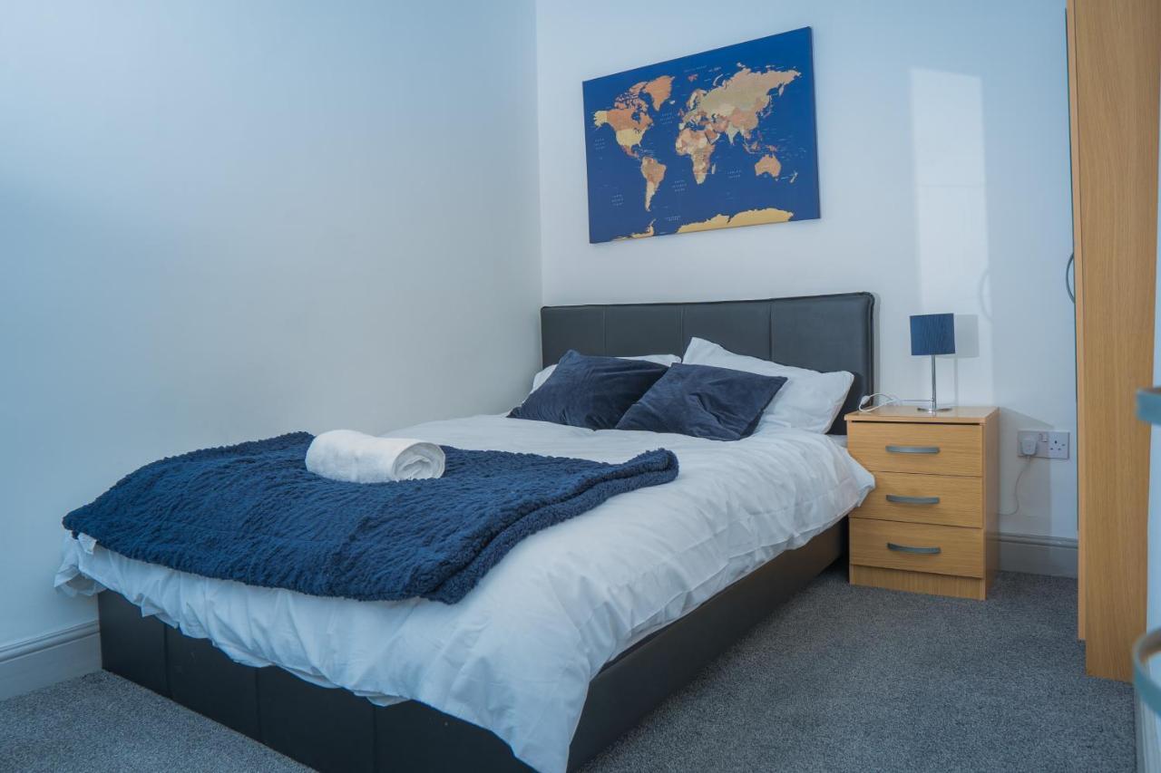 The Highfield Villa, 5 Bedrooms, Northampton Centre, Sleeps 10 ภายนอก รูปภาพ