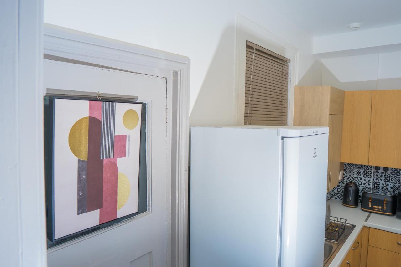 The Highfield Villa, 5 Bedrooms, Northampton Centre, Sleeps 10 ภายนอก รูปภาพ