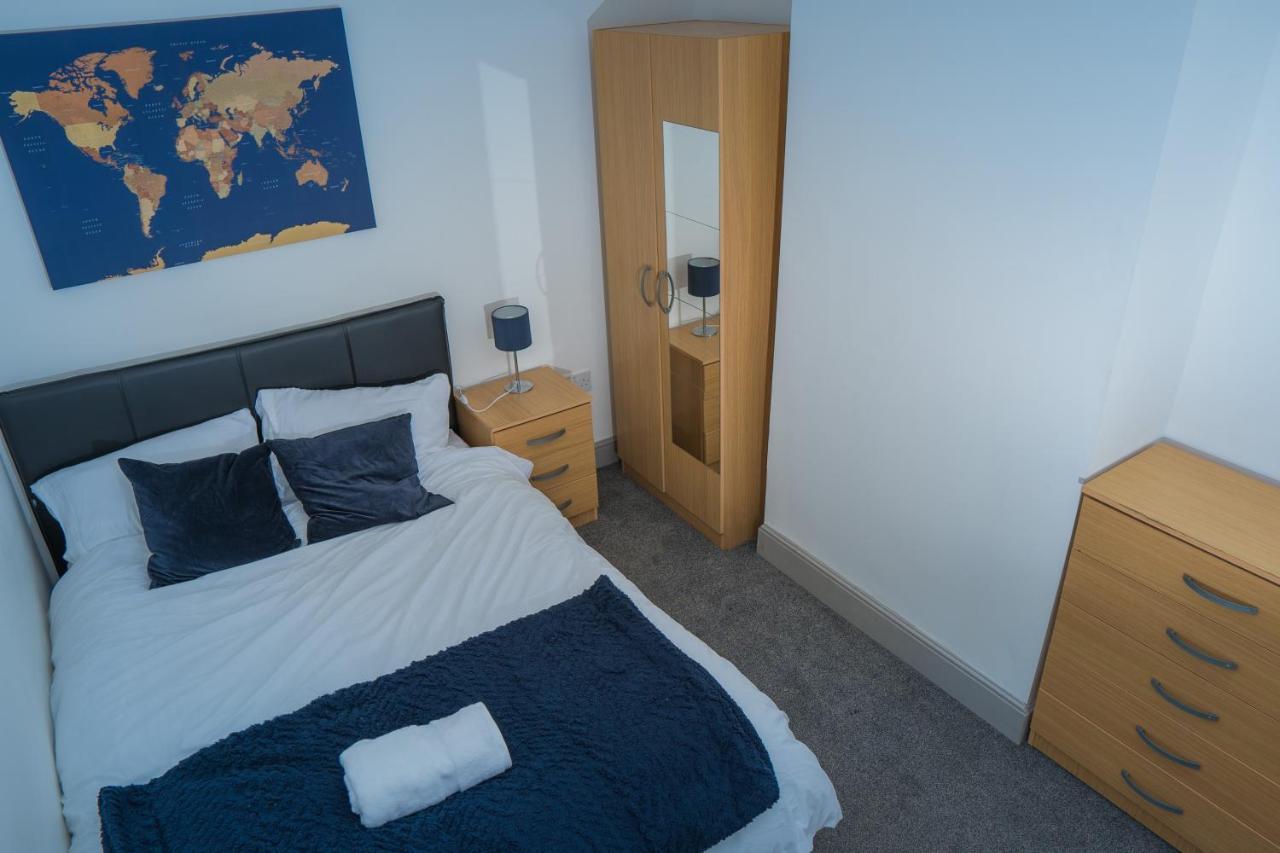 The Highfield Villa, 5 Bedrooms, Northampton Centre, Sleeps 10 ภายนอก รูปภาพ