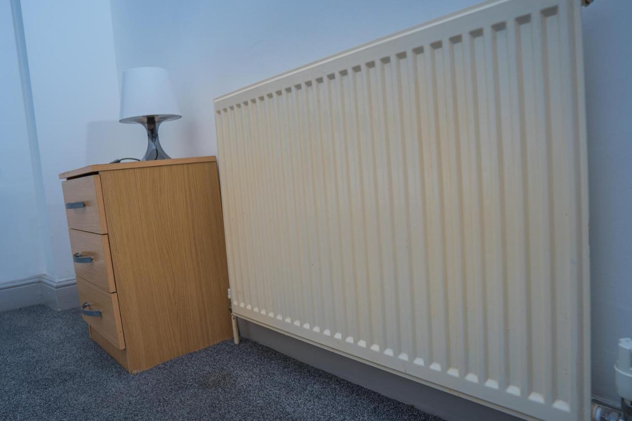 The Highfield Villa, 5 Bedrooms, Northampton Centre, Sleeps 10 ภายนอก รูปภาพ