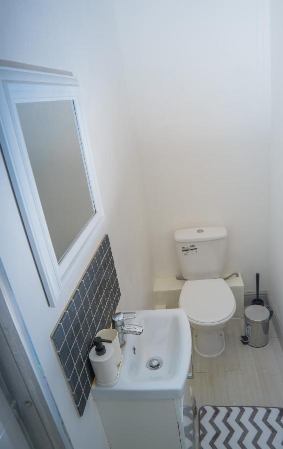 The Highfield Villa, 5 Bedrooms, Northampton Centre, Sleeps 10 ภายนอก รูปภาพ
